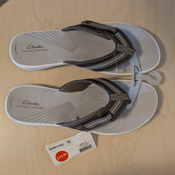 Clarks Cloudsteppers Tan and Brown Sandals - Picture 2 of 5